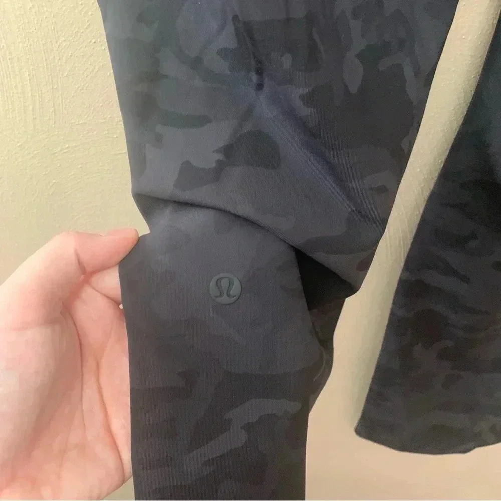 Lululemon On the Fly 7/8 Pant in Incognito Camo Multi Grey Size 8